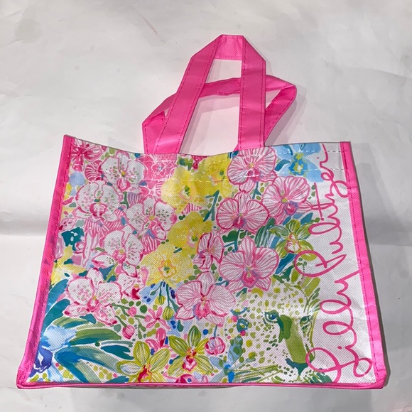 Lilly Pulitzer Handbags - Lilly Pulitzer Pink Gift Bag Tote Floral Garden Leopard Plastic Reusable 11 x 9